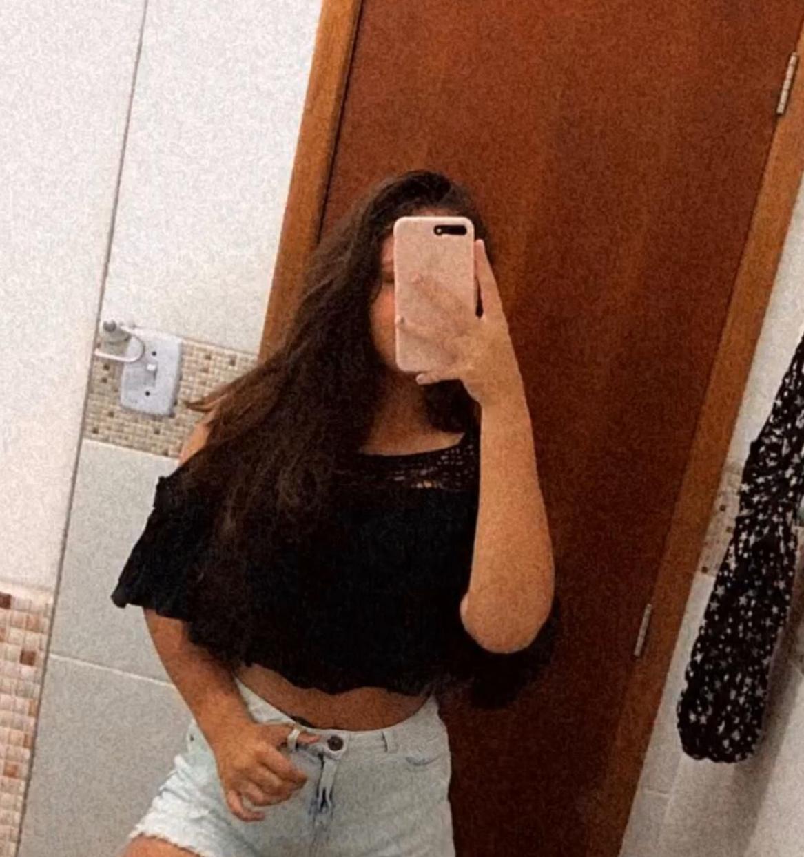 <em>Maria Camila R.</em>